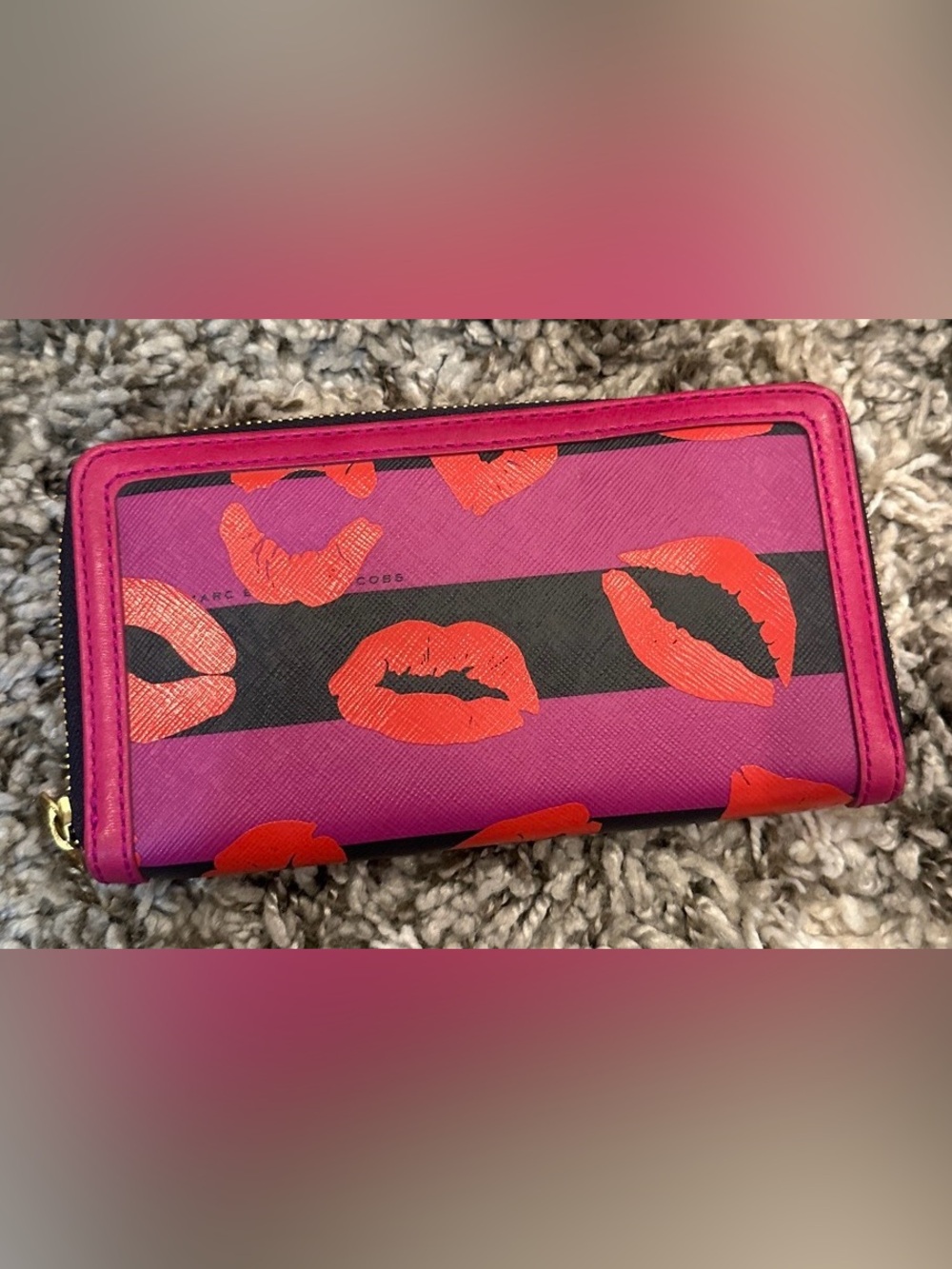 Marc Jacobs Pink & Red Kiss-Print Zip Wallet